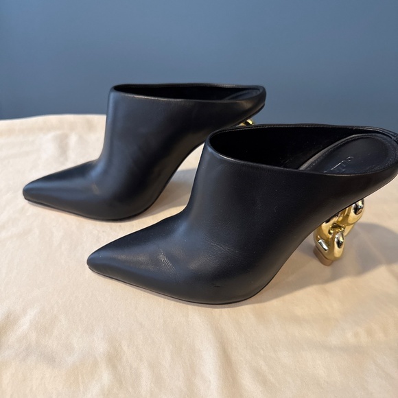 Shoes - Picture 2 of 4